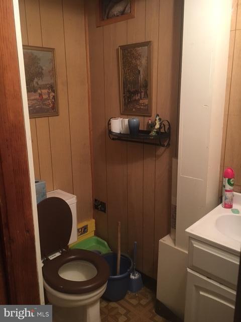 1309 Heather Hill Road Baltimore, MD 21239 - Photo 9 of 11 Bath