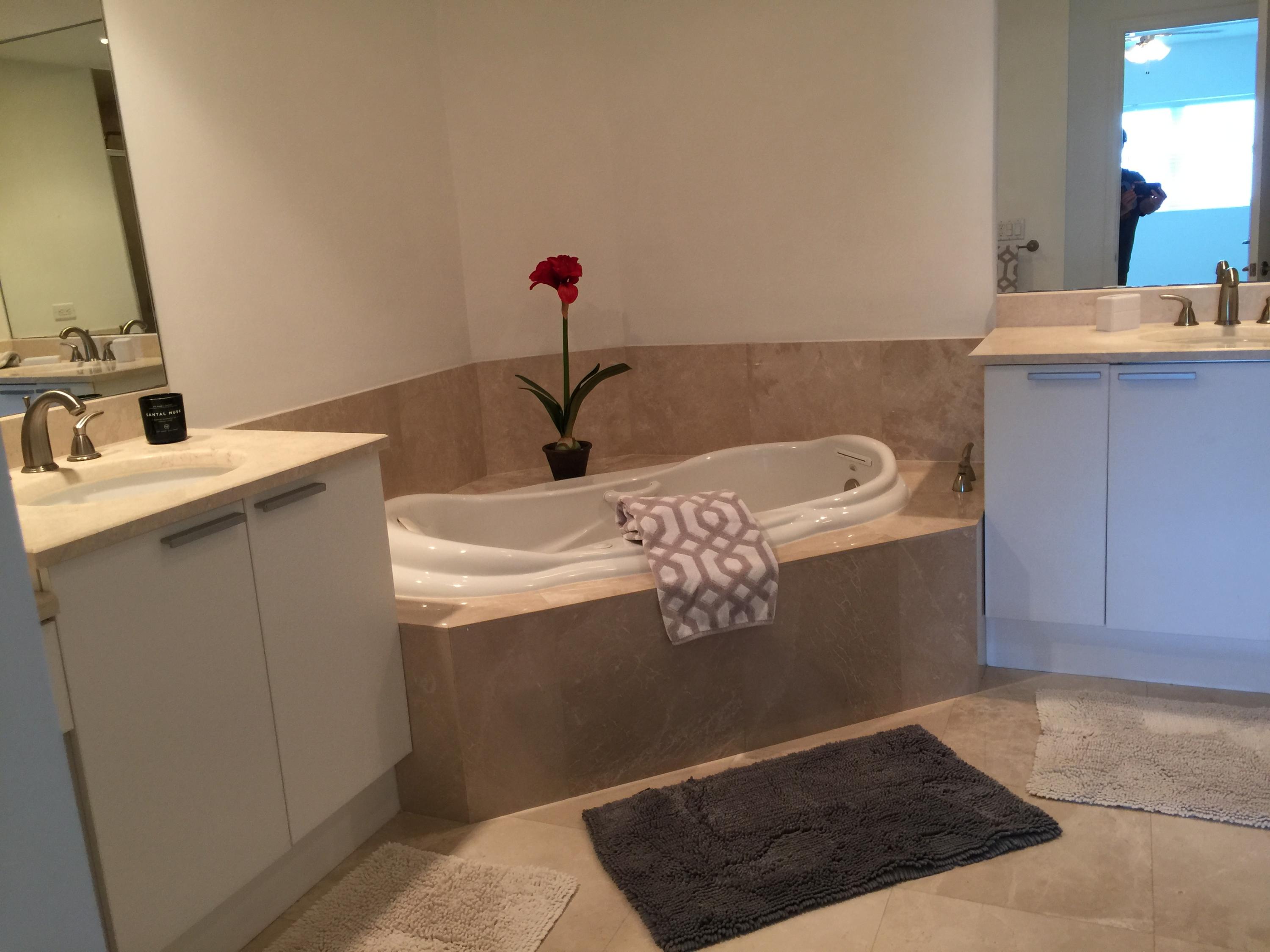 2640 Lake Shore Drive, Unit 809 Riviera Beach, FL 33404 - Photo 18 of 38 IMG_3988