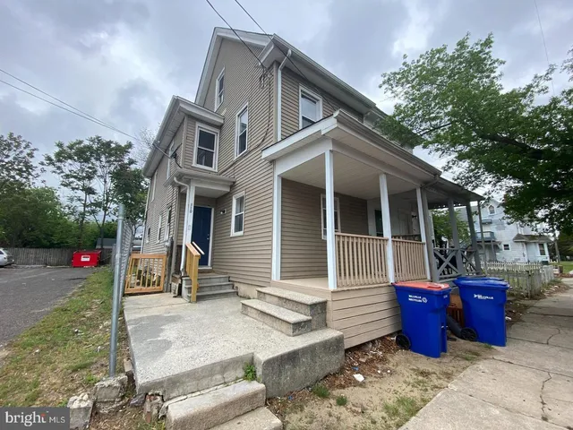 $1,700 | 110 North 4th Street, Millville, NJ 08332