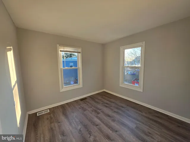 $1,700 | 110 North 4th Street, Millville, NJ 08332