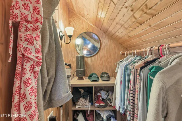 $449,900 | 645 Mt Pleasant Road, Vonore, TN 37885