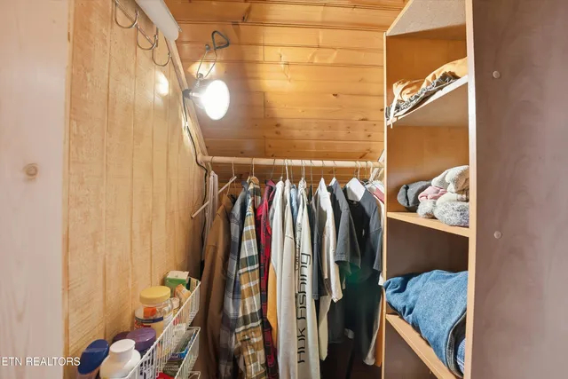 $449,900 | 645 Mt Pleasant Road, Vonore, TN 37885