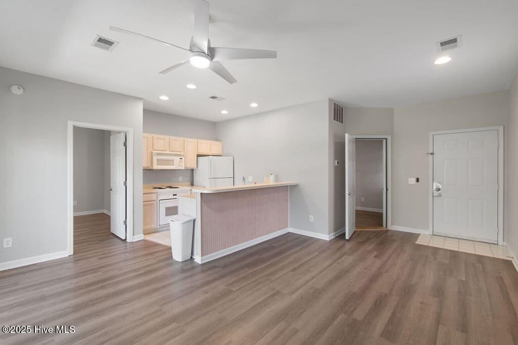 155 Royal Poste Road, Unit 3005 Sunset Beach, NC 28468 - Photo 6 of 42 Living room