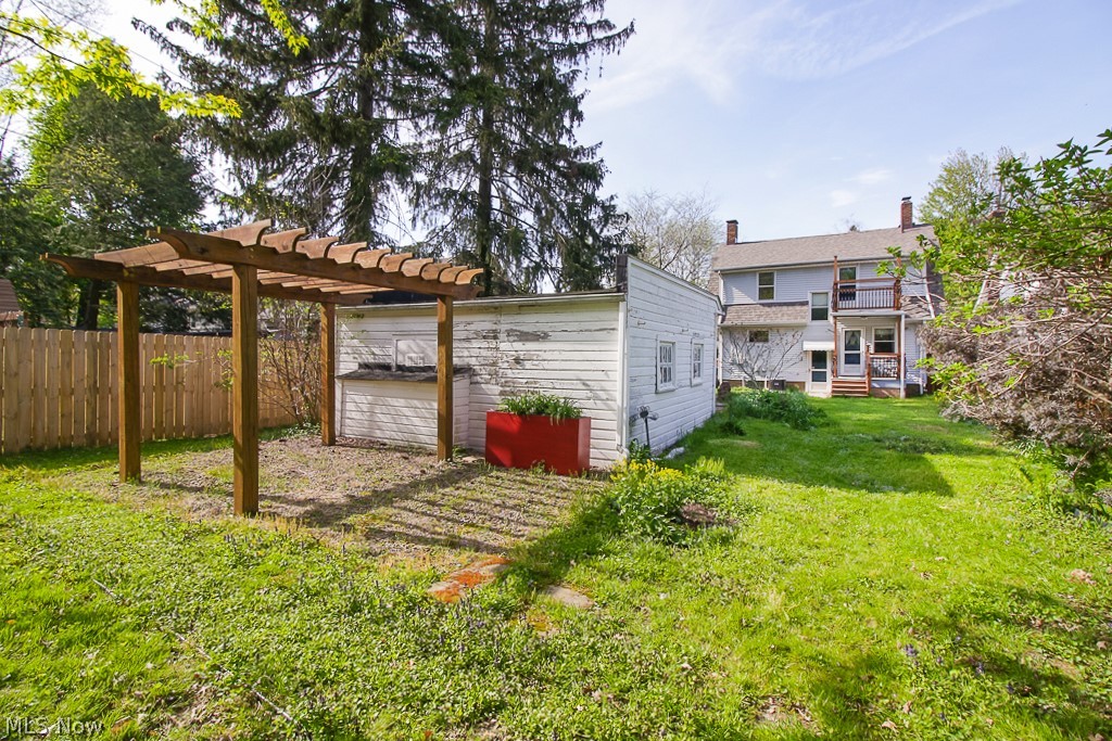 3800 Parkdale Road Cleveland, OH 44121 - Photo 5 of 32