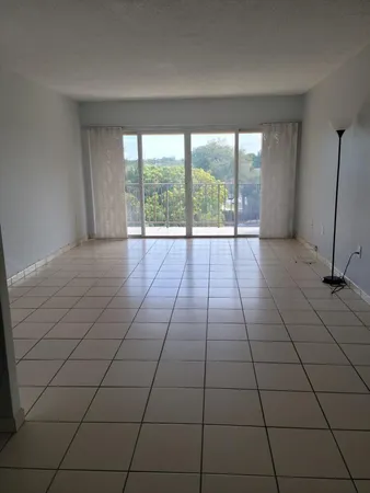 $2,200 | 8775 Park Boulevard, Unit 412, Miami, FL 33172