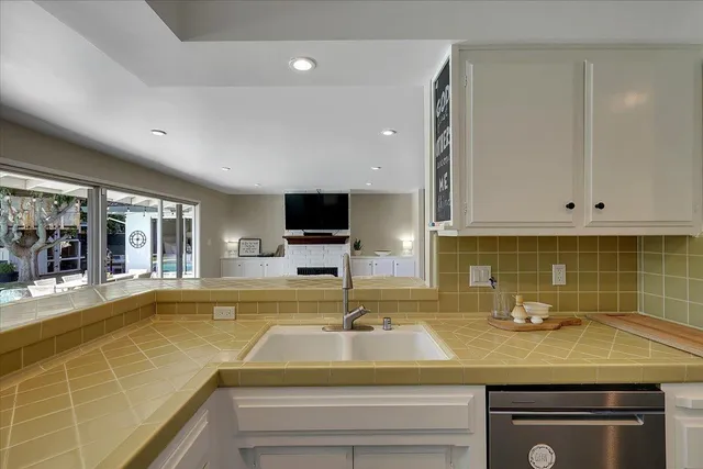 $1,095,000 | 2656 American River Drive, Sacramento, CA 95864