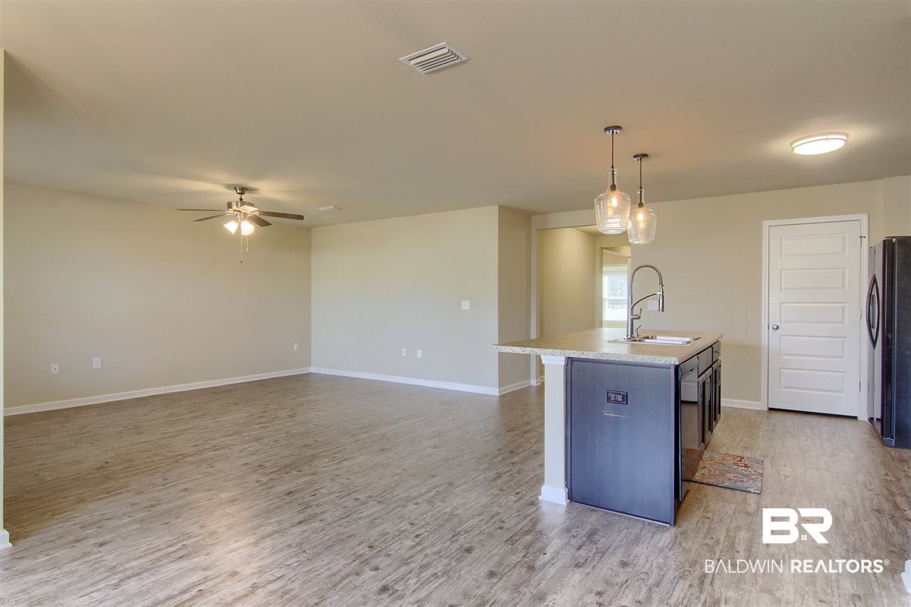 17473 Harding Drive Foley, AL 36535 - Photo 7 of 33 Spacious Living Room