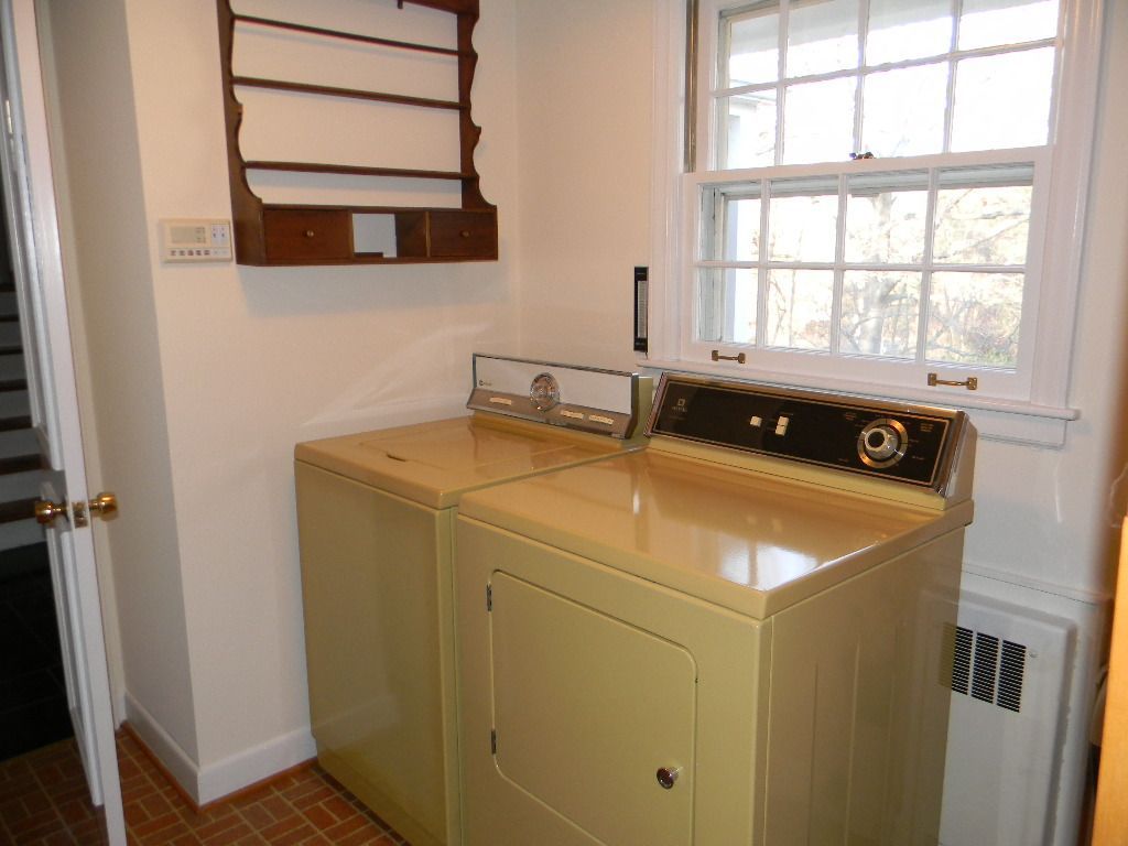 3701 Mud Lick Road Southwest Roanoke, VA 24018 - Photo 16 of 36 Laundry Room