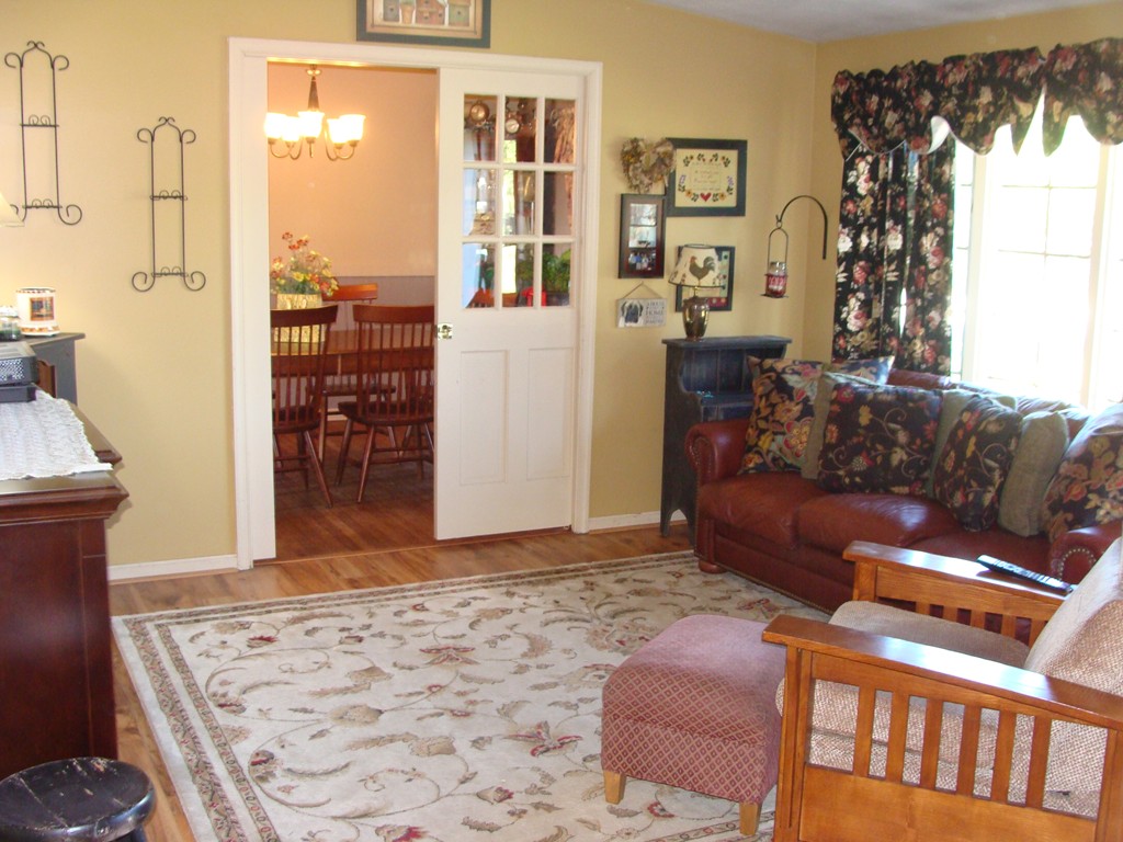 47 Henry Marsh Road Dudley, MA 01571 - Photo 9 of 30 a living room with furniture