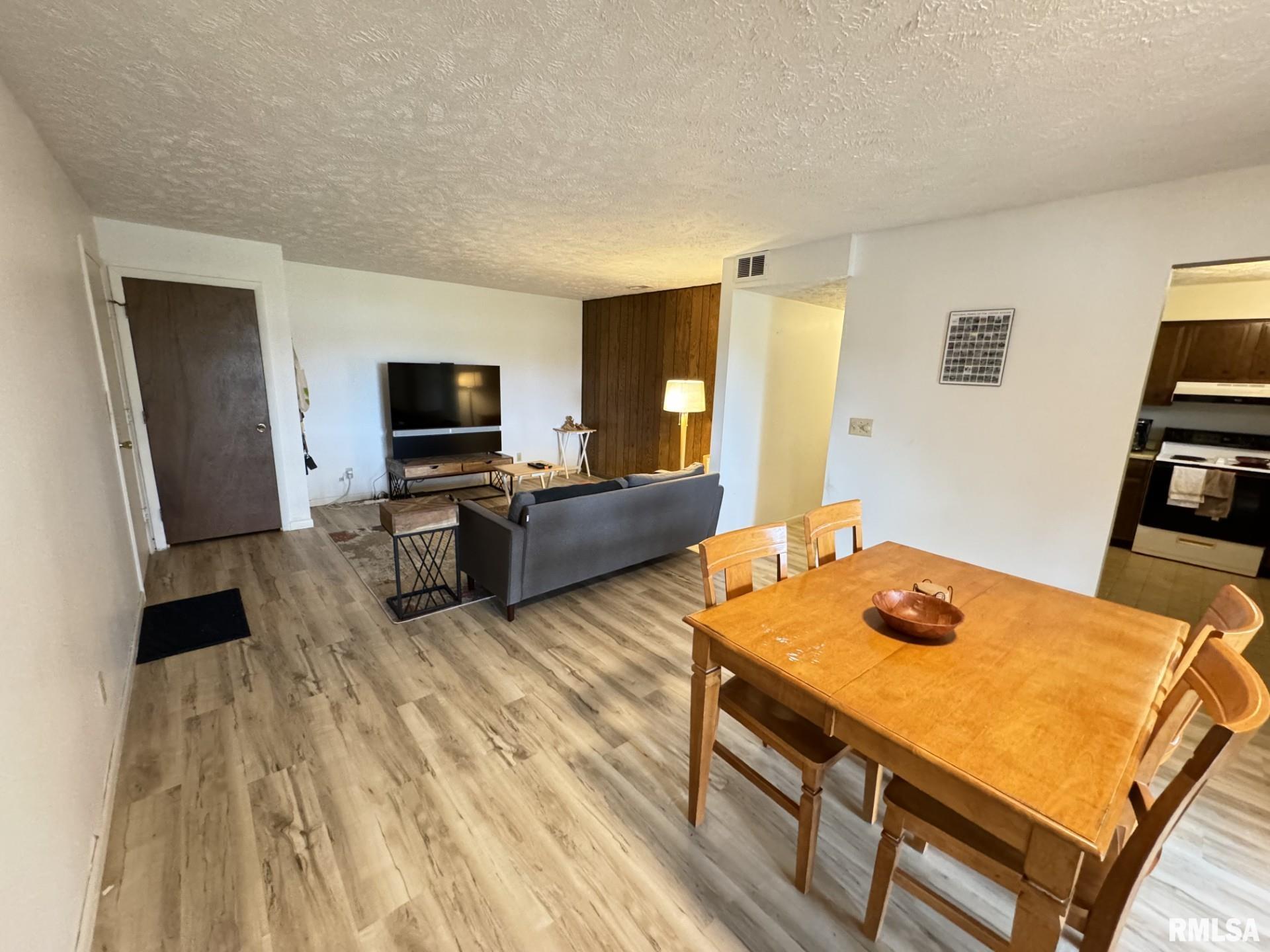 2912 Taylor Avenue, Unit 8 Springfield, IL 62703 - Photo 3 of 11