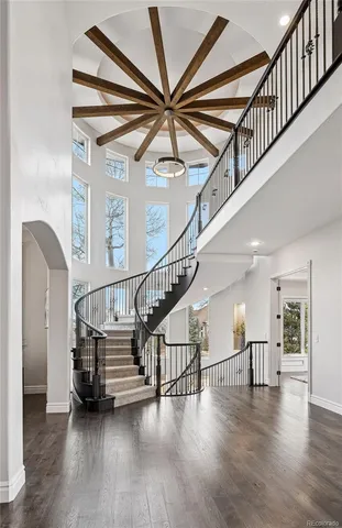 a view of a livingroom with furniture