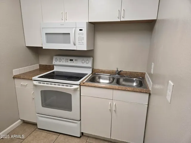 a close view of sink and tap