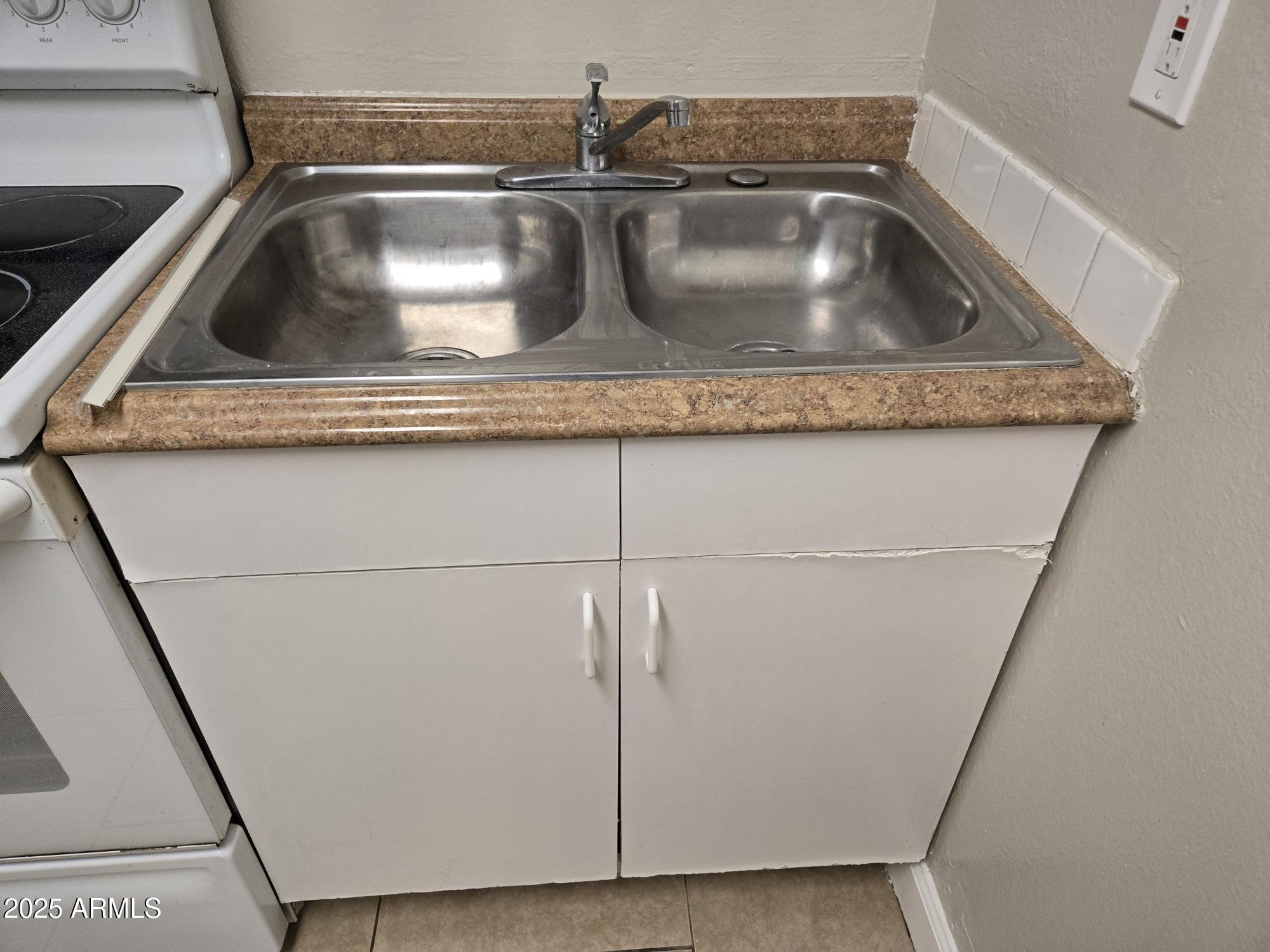 902 East Southern Avenue, Unit 2 Phoenix, AZ 85040 - Photo 8 of 25 a close view of sink and tap