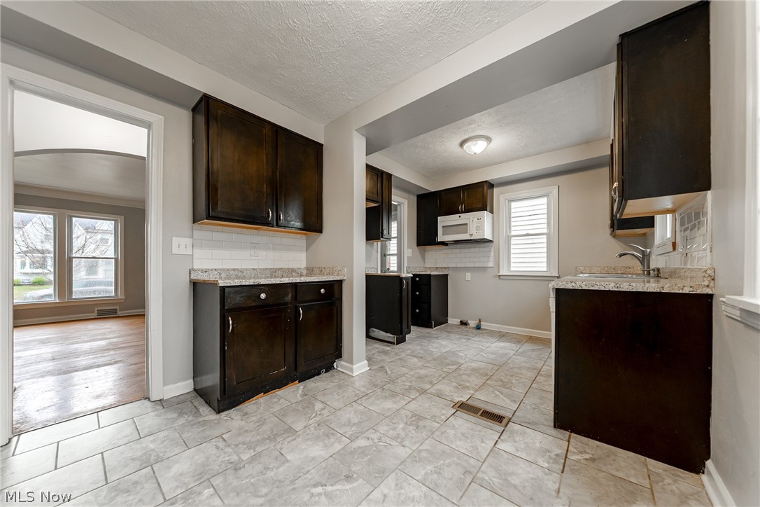 3601 Tullamore Road Cleveland, OH 44118 - Photo 12 of 49