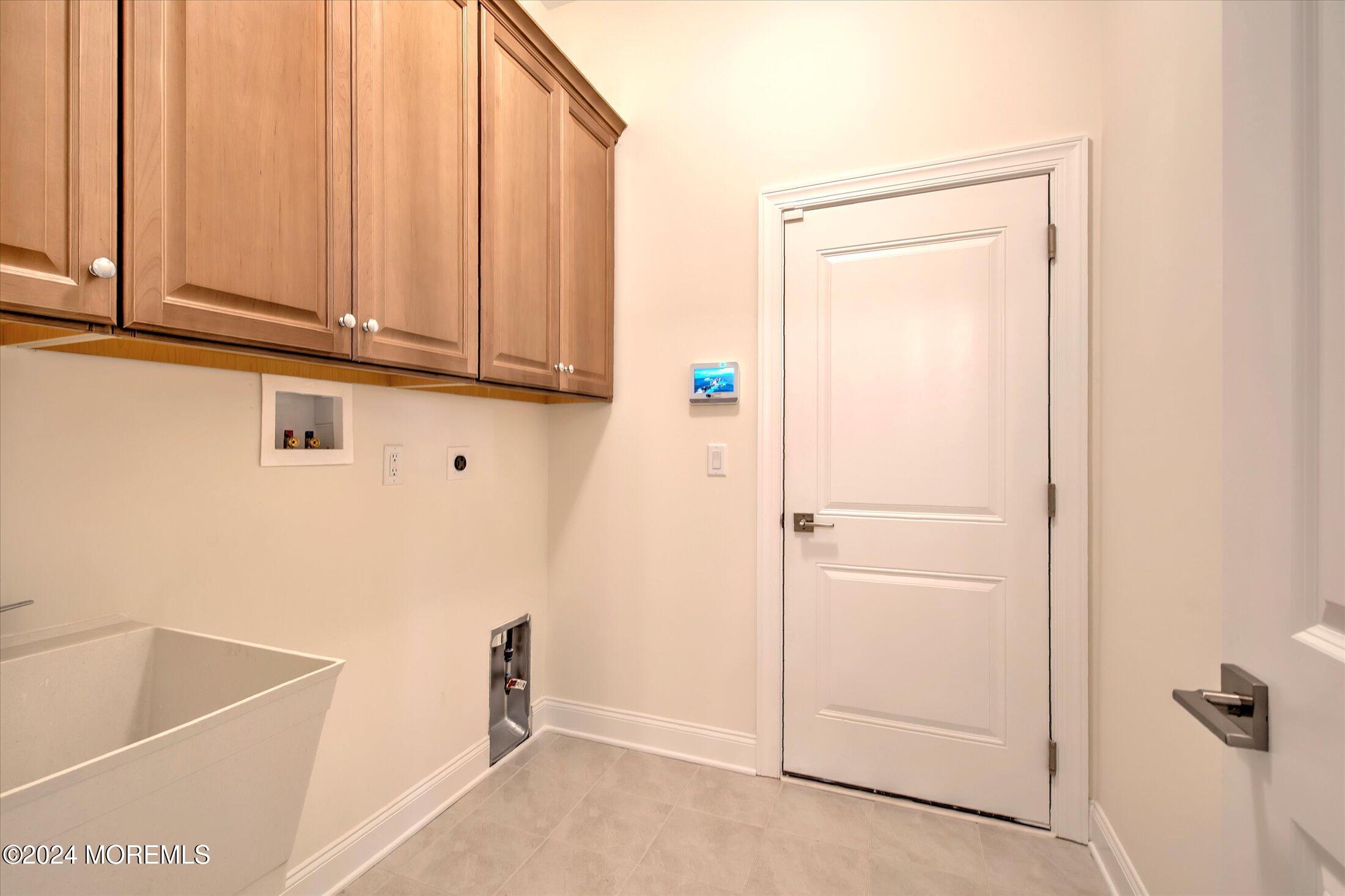 166 Grandview Circle Howell, NJ 07731 - Photo 20 of 48 a bathroom with a bathtub