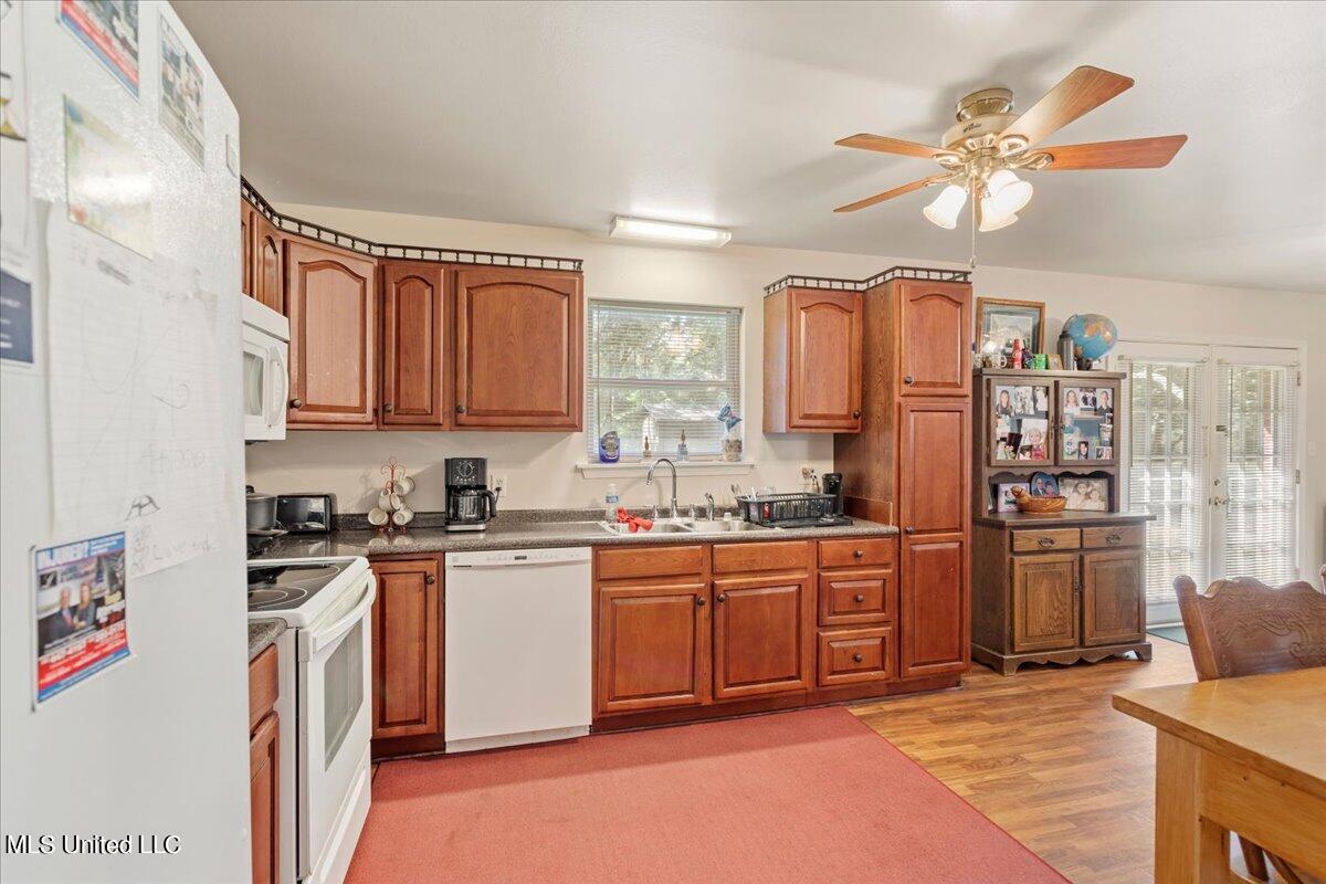 3612 Berkshire Road Moss Point, MS 39562 - Photo 8 of 24 09-Kitchen