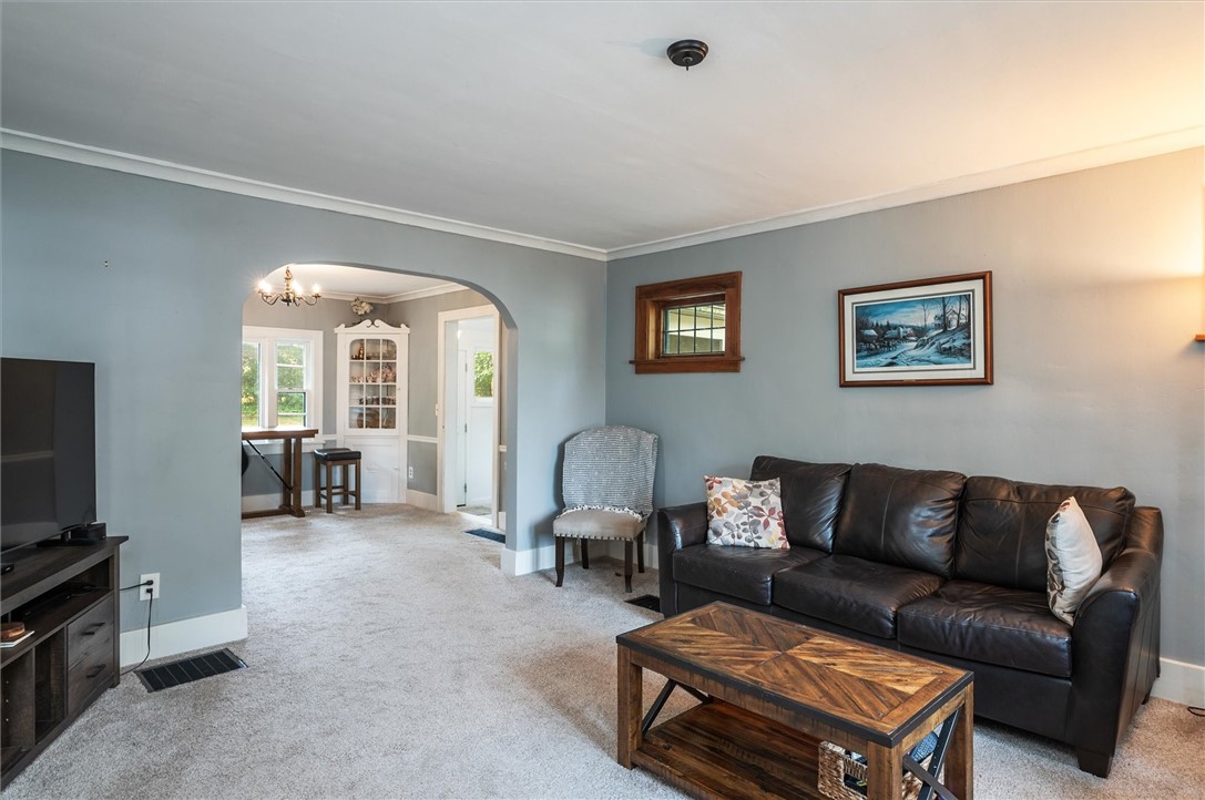 297 Spencer Road Irondequoit, NY 14609 - Photo 4 of 45