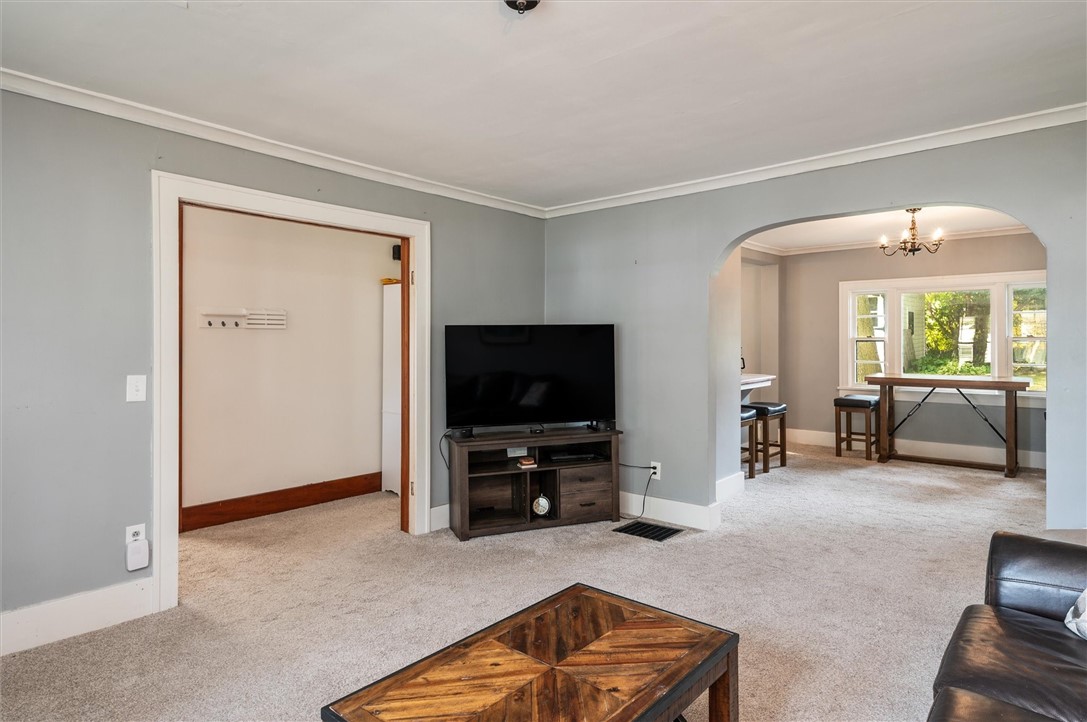 297 Spencer Road Irondequoit, NY 14609 - Photo 7 of 45