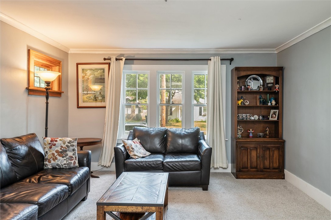 297 Spencer Road Irondequoit, NY 14609 - Photo 8 of 45