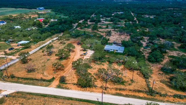 $380,000 | 1062 County Road 122, Floresville, TX 78114