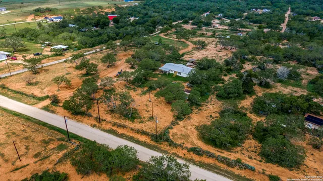 $380,000 | 1062 County Road 122, Floresville, TX 78114