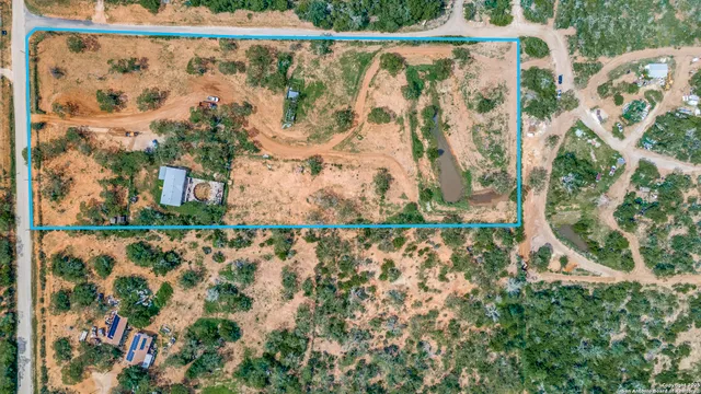 $380,000 | 1062 County Road 122, Floresville, TX 78114