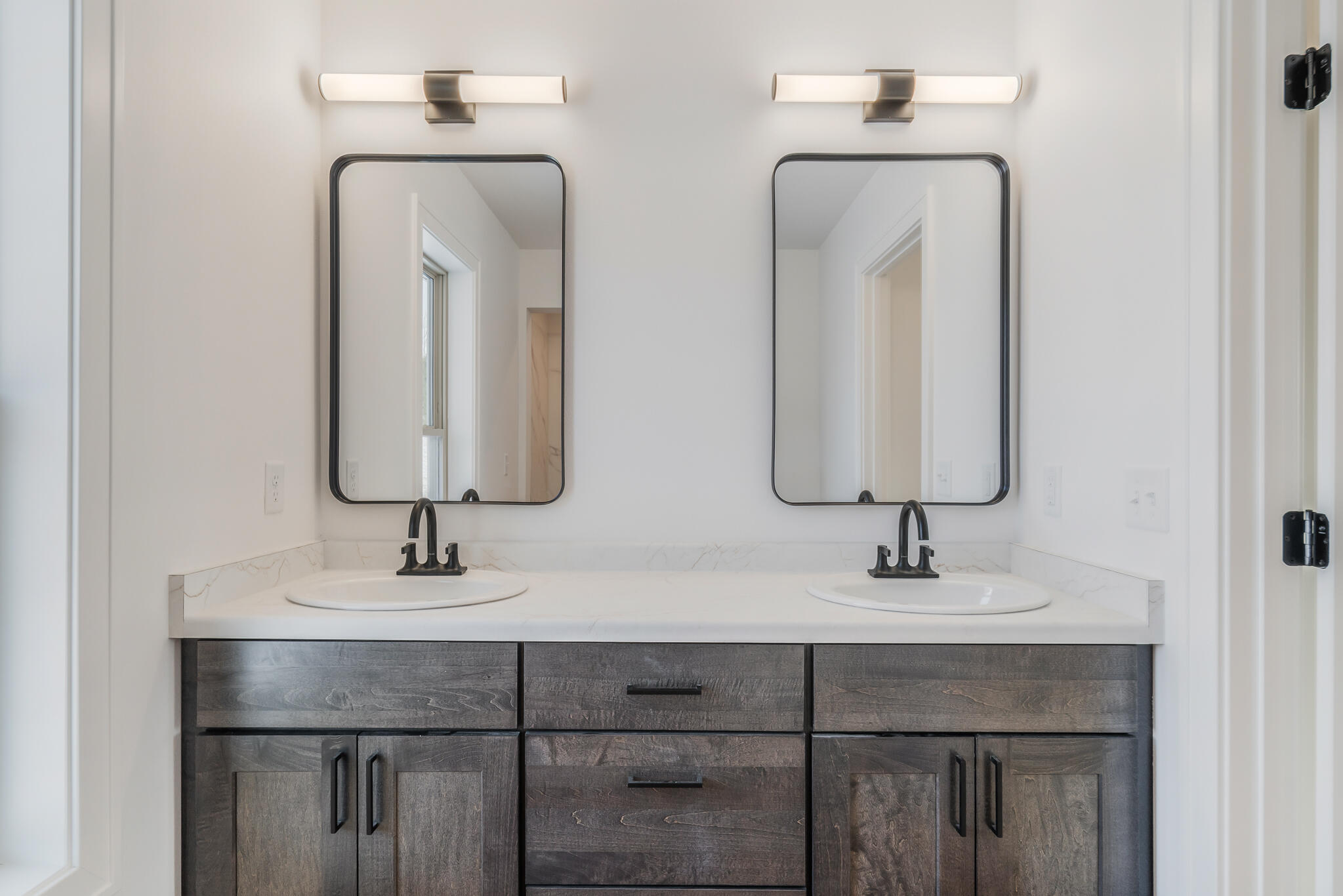 627 Bobolink Lane Cascade, WI 53011 - Photo 15 of 39 Primary Bath with Double Vanities