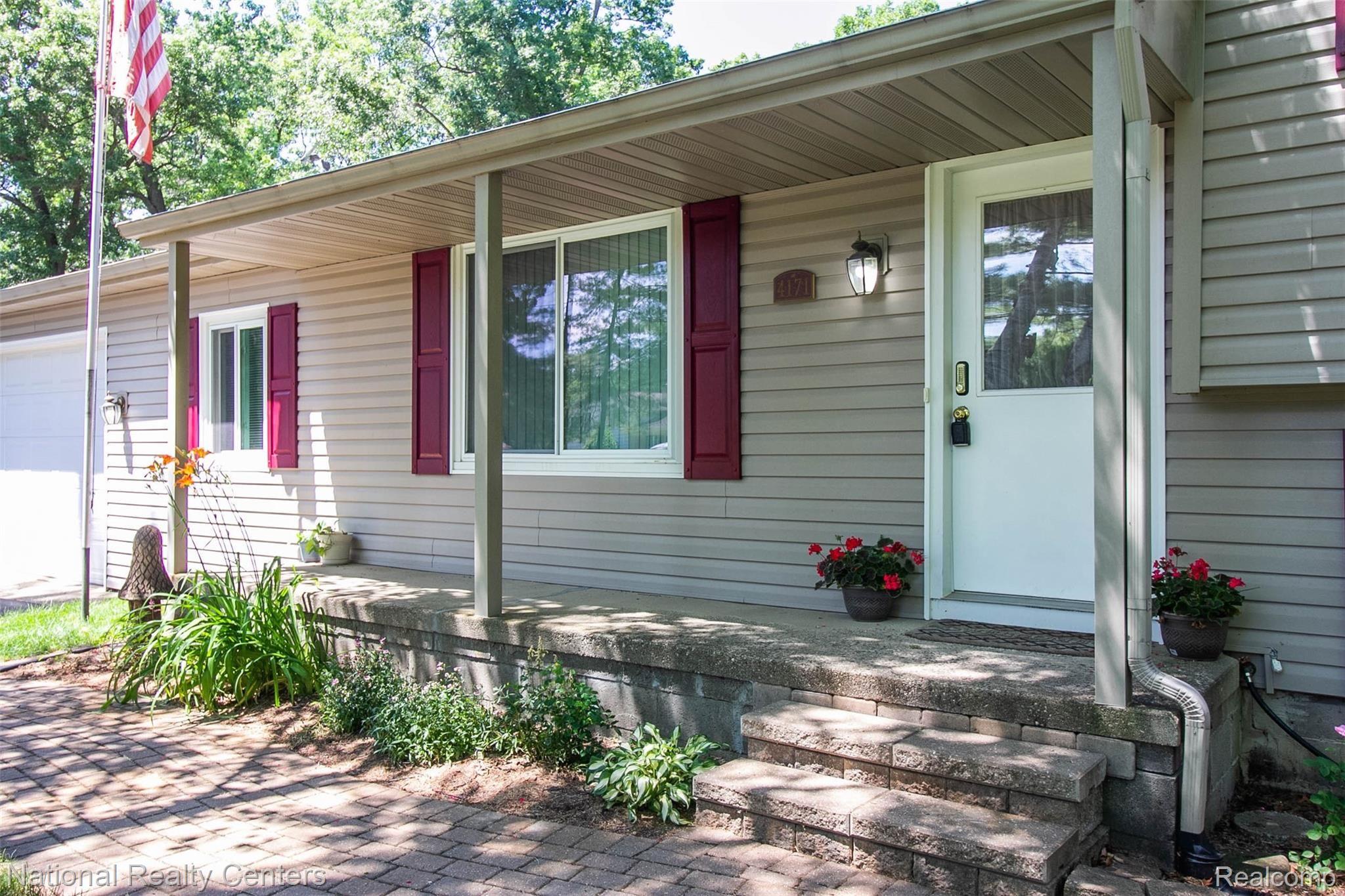 4171 England Beach Road White Lake, MI 48383 - Photo 3 of 41 3.jpg