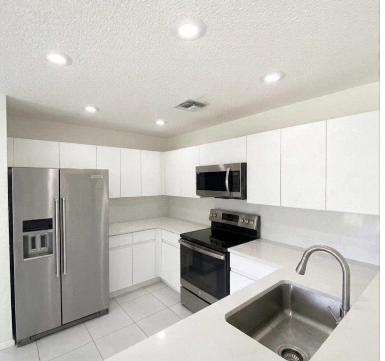 10533 Mendocino Lane Boca Raton, FL 33428 - Photo 4 of 15 IMG_1528