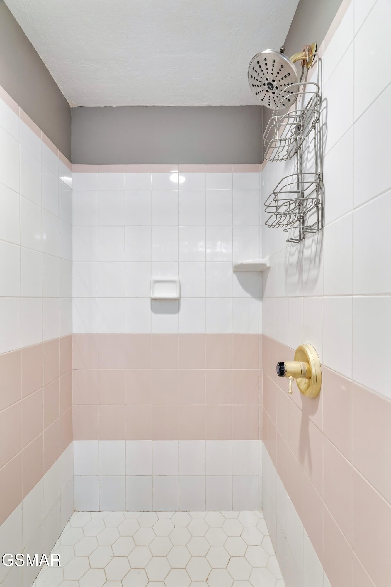 4062 Wilhite Road Sevierville, TN 37876 - Photo 22 of 50 a bathroom with a bathtub