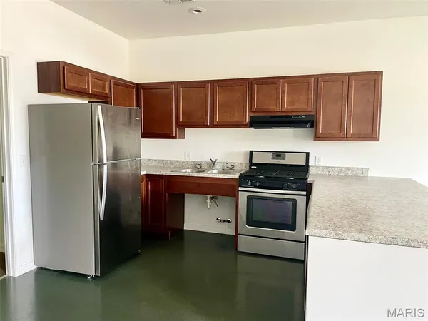 $899,000 | 700 West Ferdon Street, Litchfield, IL 62056