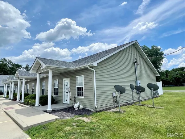 $899,000 | 700 West Ferdon Street, Litchfield, IL 62056