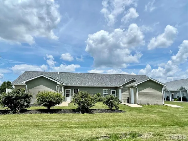 $899,000 | 700 West Ferdon Street, Litchfield, IL 62056