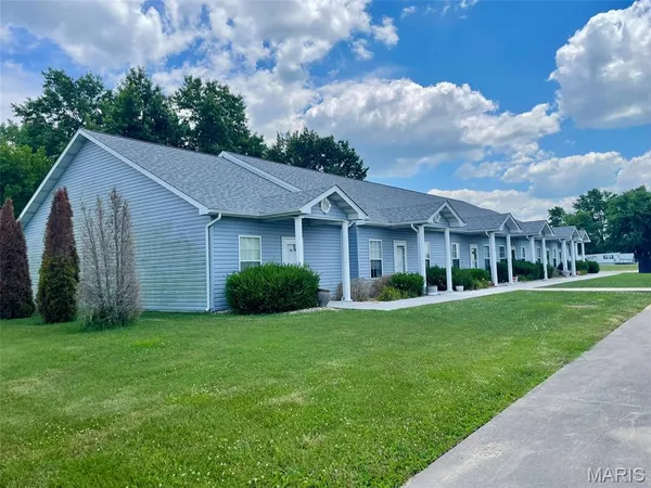 $899,000 | 700 West Ferdon Street, Litchfield, IL 62056