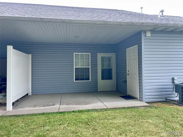 $899,000 | 700 West Ferdon Street, Litchfield, IL 62056