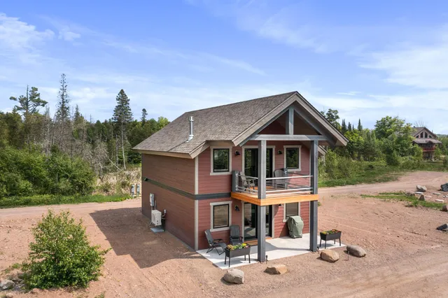 $549,500 | 6785 Village Drive, Finland, MN 55603