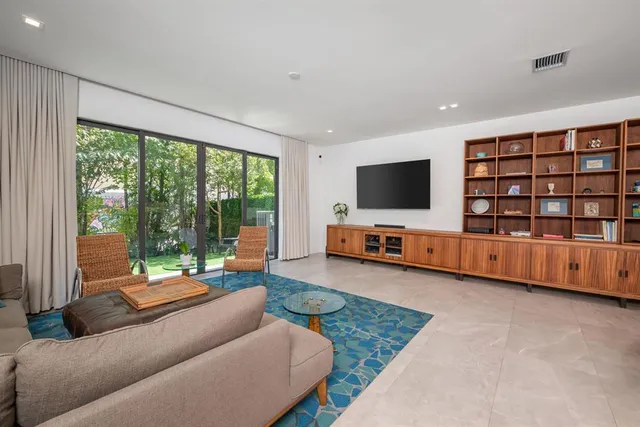 $6,500 | 6864 Southwest 80th Street, Miami, FL 33143