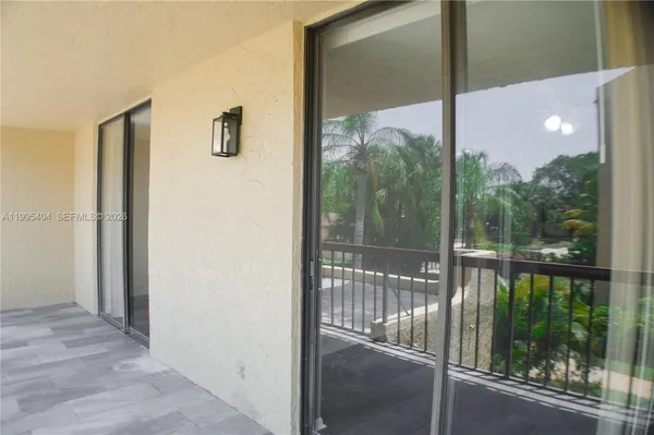 $219,900 | 733 Southeast 1st Way, Unit 206, Deerfield Beach, FL 33441