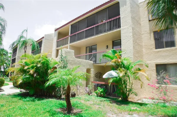 $219,900 | 733 Southeast 1st Way, Unit 206, Deerfield Beach, FL 33441
