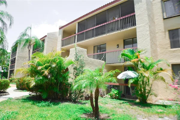 $219,900 | 733 Southeast 1st Way, Unit 206, Deerfield Beach, FL 33441
