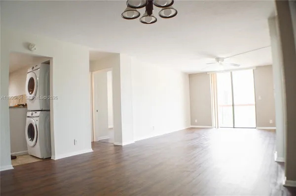 $219,900 | 733 Southeast 1st Way, Unit 206, Deerfield Beach, FL 33441