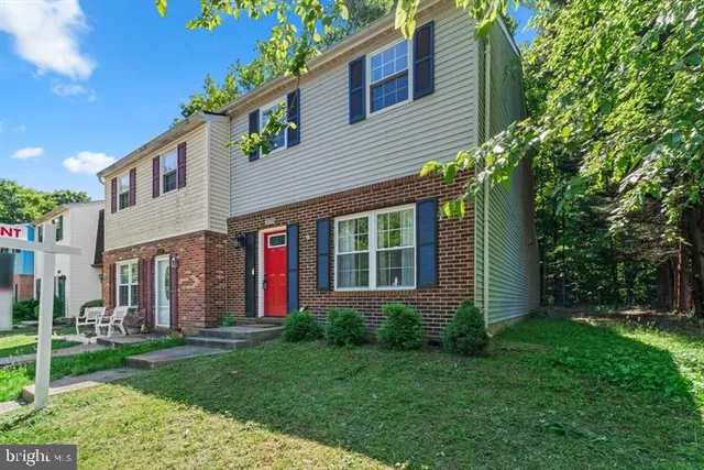 a view of a house with a yard and plants