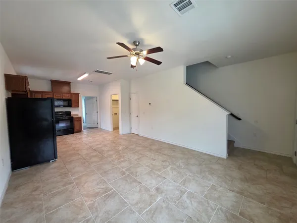 $1,875 | 6110 White Oak Drive, Hitchcock, TX 77563