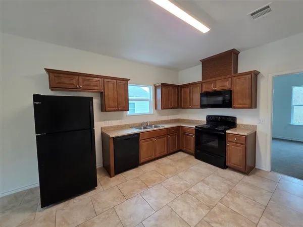 $1,875 | 6110 White Oak Drive, Hitchcock, TX 77563