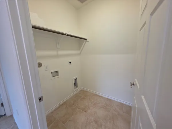 $1,875 | 6110 White Oak Drive, Hitchcock, TX 77563