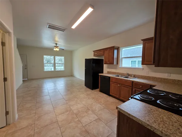 $1,875 | 6110 White Oak Drive, Hitchcock, TX 77563