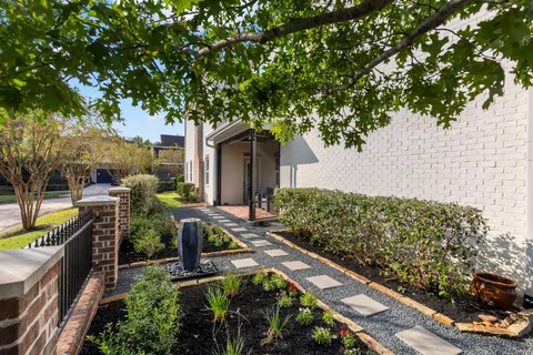 a view of a garden with patio