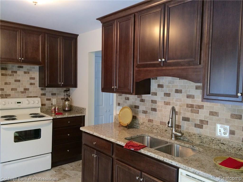 1286 Brook Lane, Unit 295 Rochester Hills, MI 48306 - Photo 2 of 27