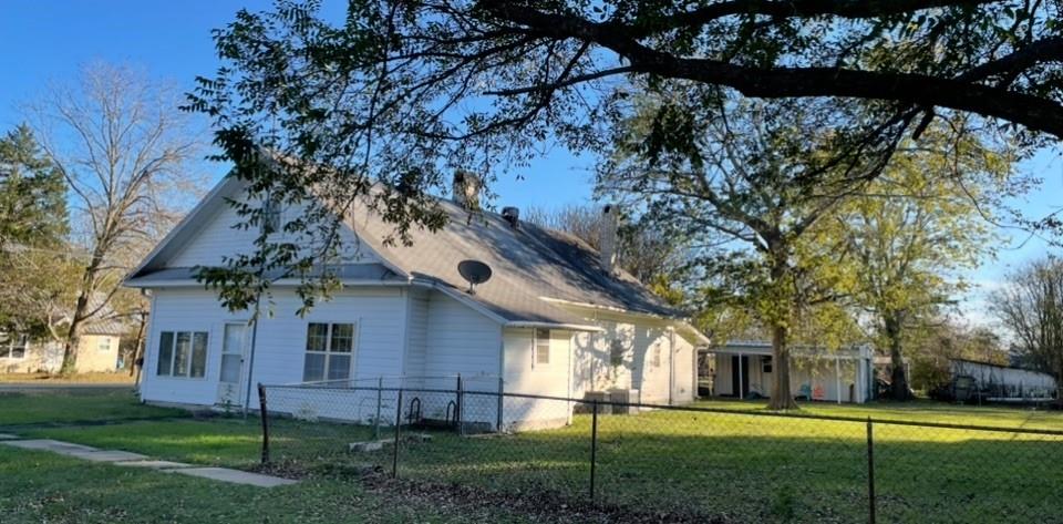 1202 Tyler Thornton, TX 76687 - Photo 3 of 22