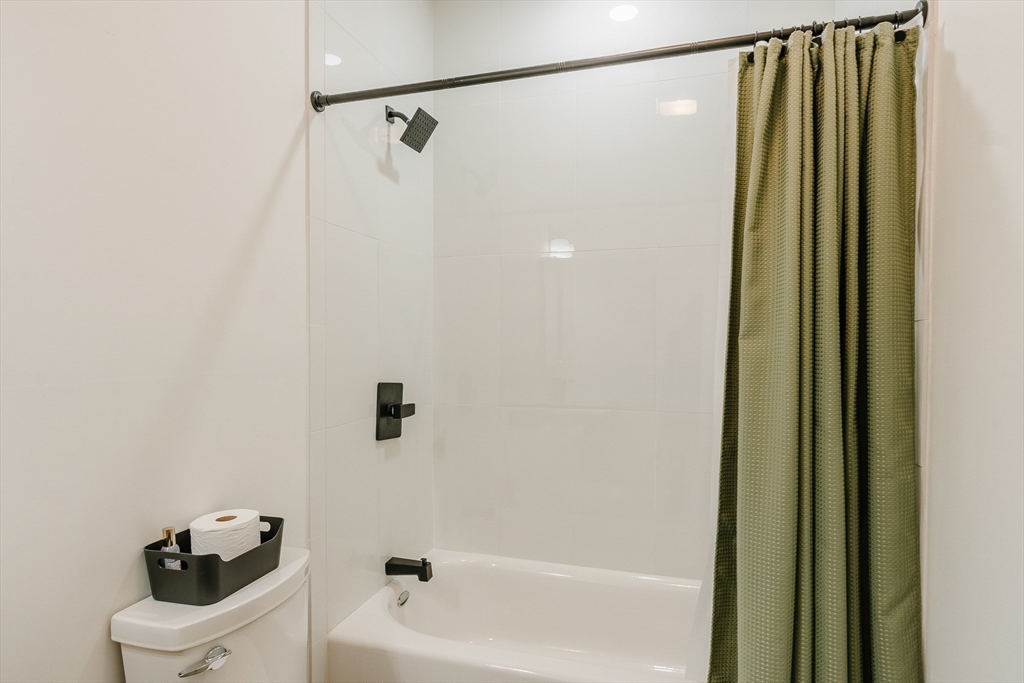 43 Withington Street, Unit 7 Boston, MA 02124 - Photo 13 of 21 a bathroom with a shower and a tub